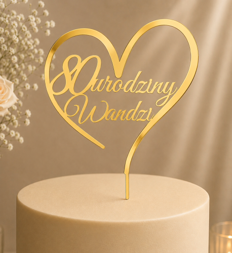 Personalizowany topper na tort urodzinowy z imieniem i cyfrą w sercu.png